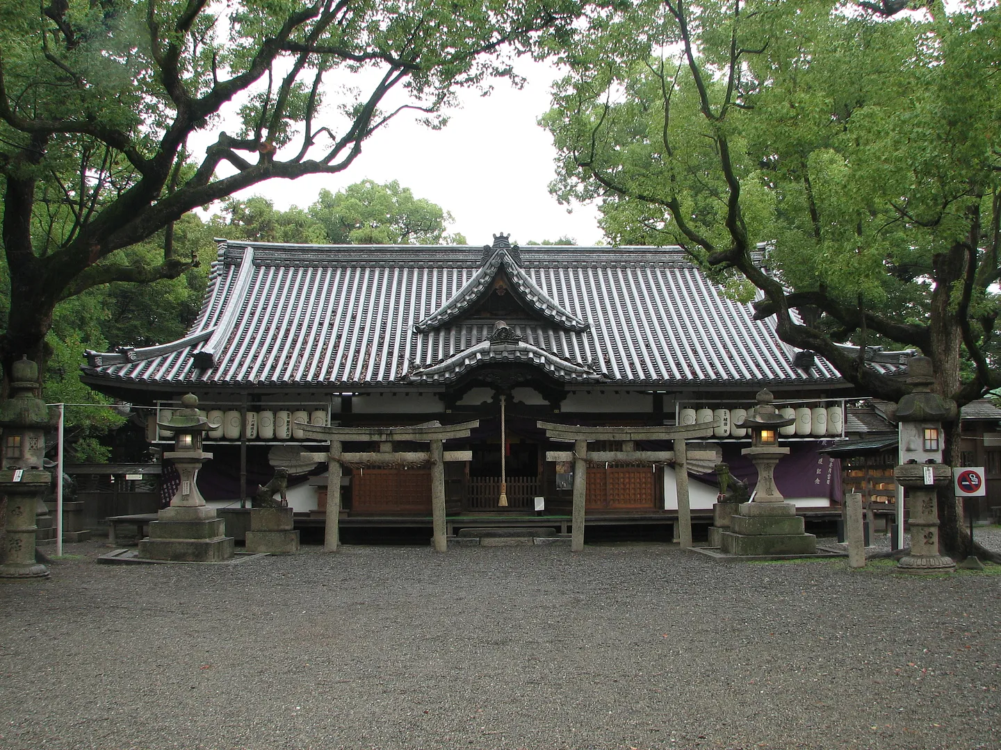 20091006穴師社拝殿.JPG