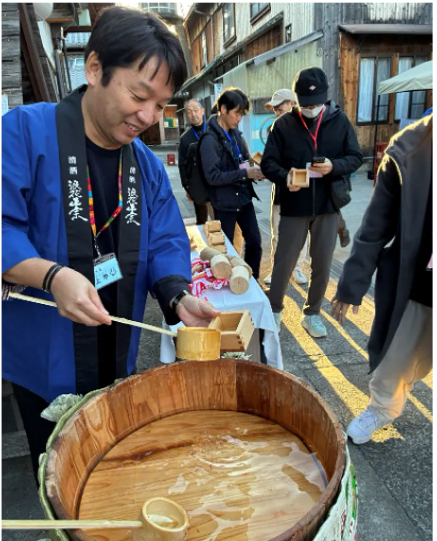 令和7年の振舞酒の様子