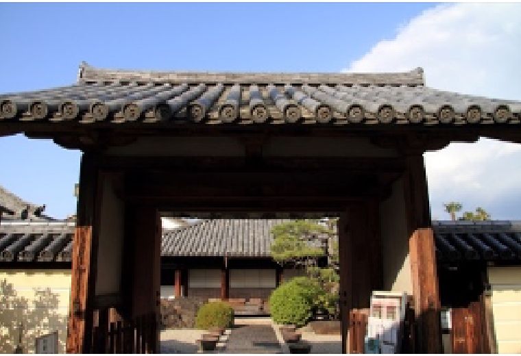 Jurin-in Temple South Gate (Important Cultural Property)